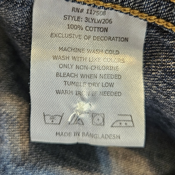 Men’s Levi Button-down Denim Shirt - Picture 7 of 16